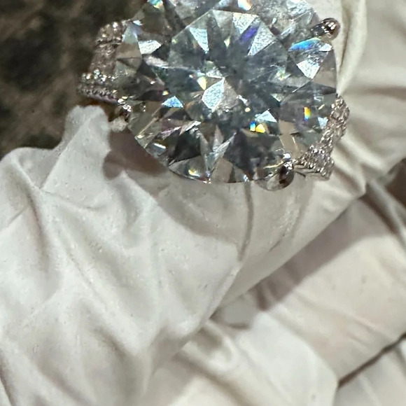 925 Sterling Silver 10ct Moissanite Ring, Fast Creative Ring, with box - Picture 9 of 10